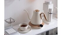 プロも認めたドリップケトルがリニューアル、使いやすさが進化した「FLOW M900」