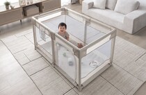 見守りやすく安全性にも配慮した「メッシュベビーサークル」発売、65cmハイタイプで洗えるカバー採用