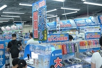 選び方のポイントは？推し活にも？ハンディファンの最新トレンドを家電量販店で聞いてみた
