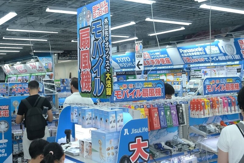 選び方のポイントは?推し活にも?ハンディファンの最新トレンドを家電量販店で聞いてみた