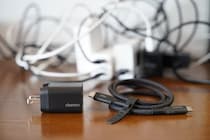 デスク周りのケーブル乱立を防ぐ！ GaN充電器とType-C一本化の最強整理術