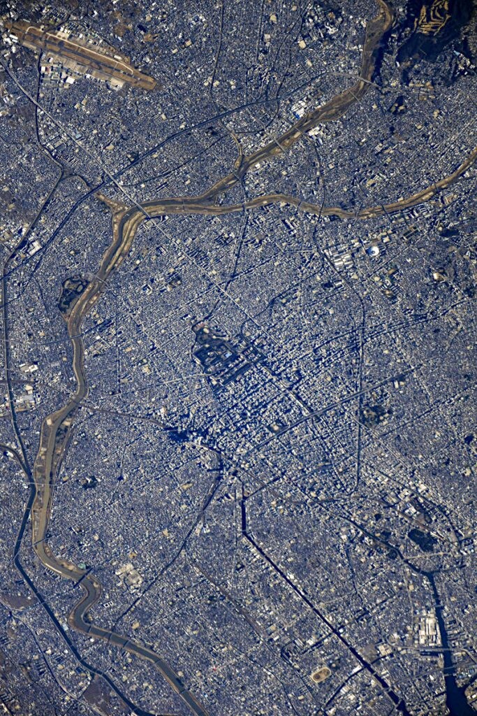 ISSから1200mm超望遠レンズで撮影された名古屋の詳細写真