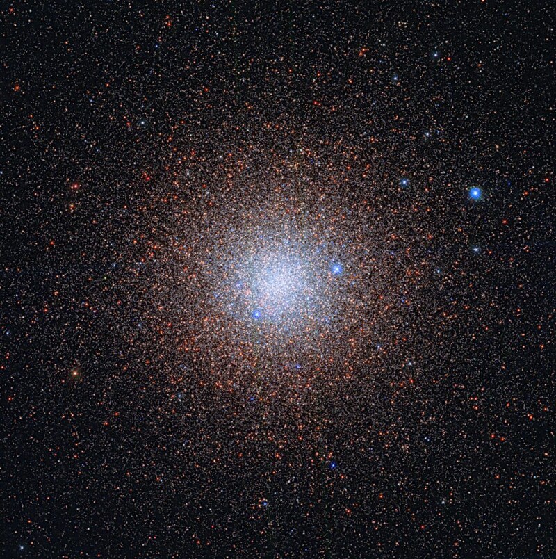 天の川銀河で最も重い球状星団の1つNGC 6441 〜 ハッブル宇宙望遠鏡の今週の1枚