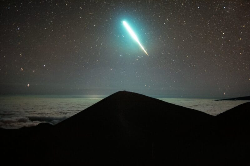 ハワイ島、マウナケア山頂から撮影された大火球