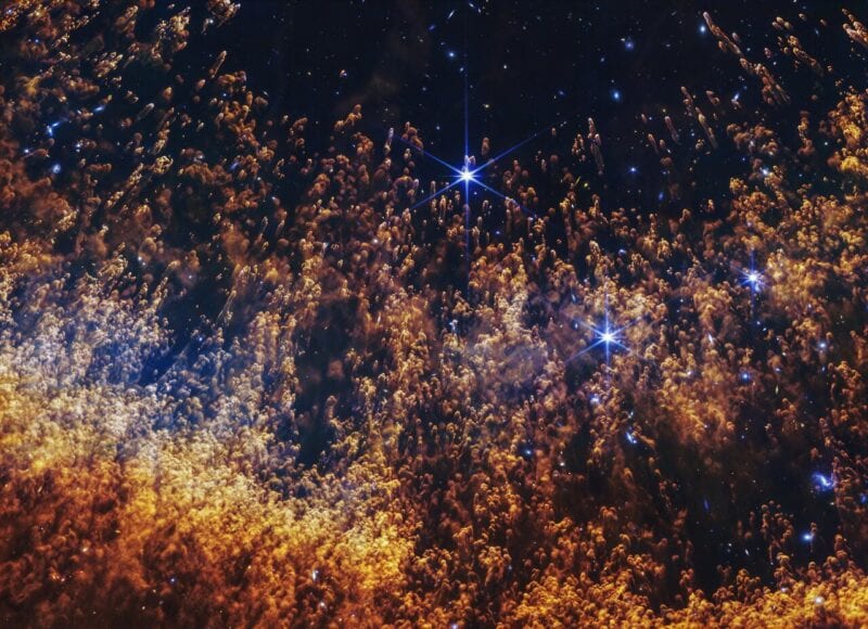 ジェイムズ・ウェッブ宇宙望遠鏡がとらえた惑星状星雲「らせん星雲」の超精細画像