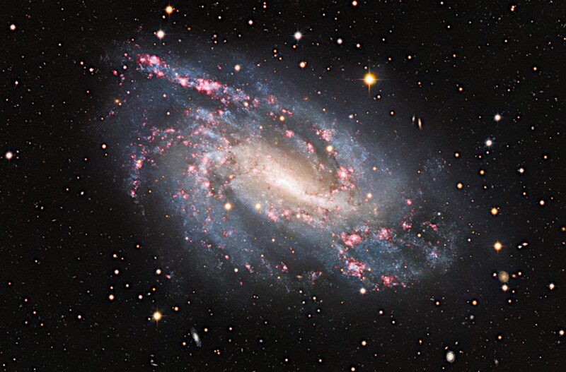 宇宙の花火 〜 さんかく座の棒渦巻銀河NGC 925