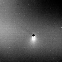 土星のEリングに落ちる衛星エンケラドスの影