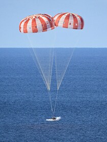 オリオン宇宙船、地球へ無事帰還