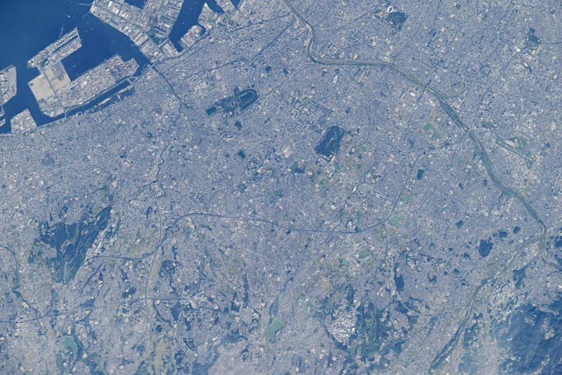 ISS(国際宇宙ステーション)から超望遠レンズで撮影された大阪府堺市付近