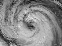 地球観測衛星がとらえた夜の台風6号（チャンミー）