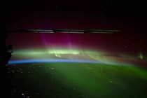 ISS（国際宇宙ステーション）からみた日没と大気層、オーロラ〜4Kタイムラプス映像