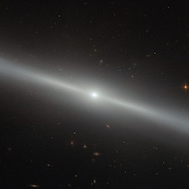 おとめ座のレンズ状銀河NGC 4762　ハッブル宇宙望遠鏡が撮影
