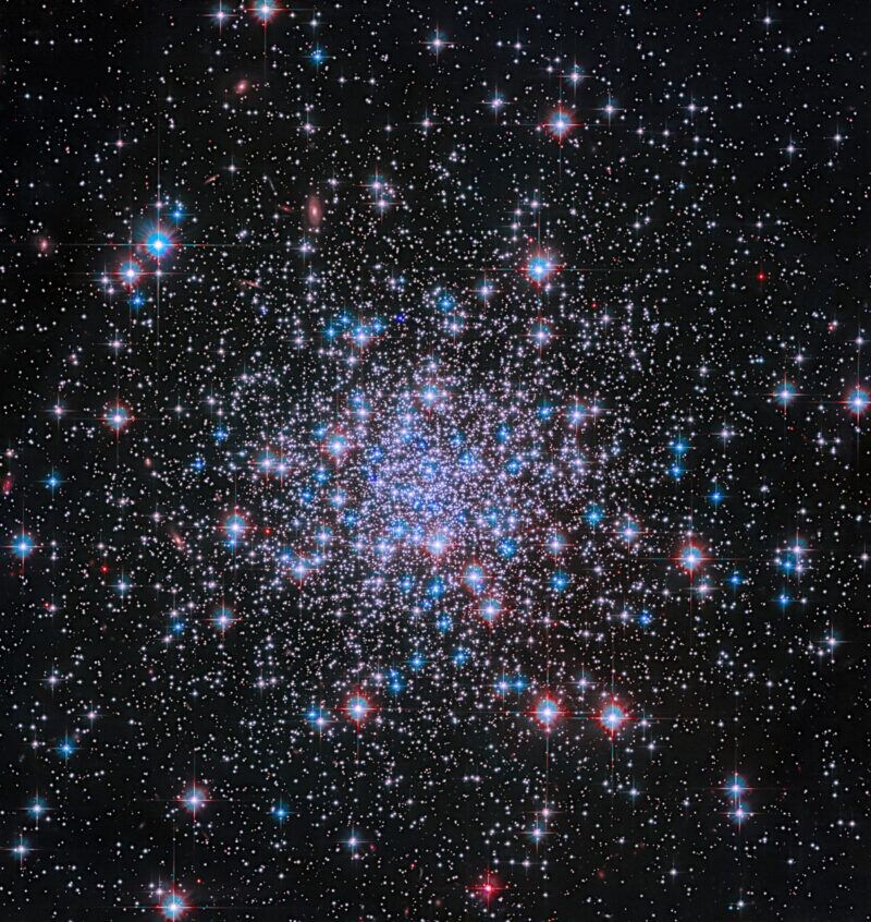 ハッブル宇宙望遠鏡がとらえた球状星団NGC 2298