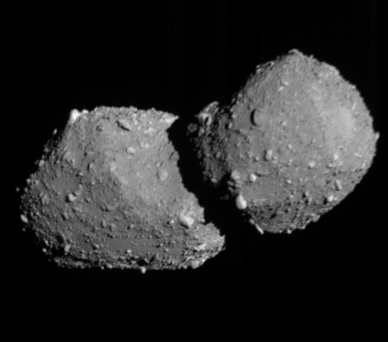 はやぶさ2がとらえた小惑星トリフネ