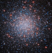 ハッブル宇宙望遠鏡がとらえた球状星団M3　二つの星団が合体してできた球状星団か