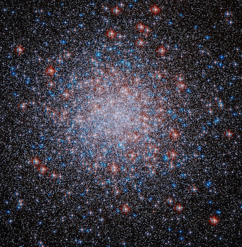 ハッブル宇宙望遠鏡がとらえた球状星団M3 二つの星団が合体してできた球状星団か
