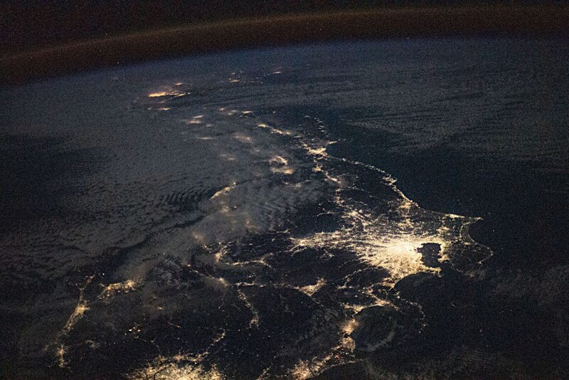 ISS(国際宇宙ステーション)からみた日本の夜景