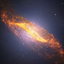 ジェイムズ・ウェッブ宇宙望遠鏡がとらえた楕円銀河ケンタウルス座A　科学観測4周年記念画像