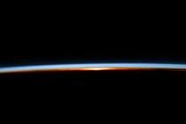 ISS（国際宇宙ステーション）から見た日暮れ2景