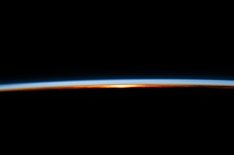 ISS（国際宇宙ステーション）から見た日暮れ2景