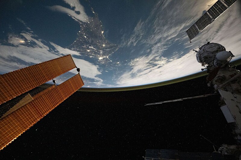 ISS（国際宇宙ステーション）からみた北海道と東北北部の夜景