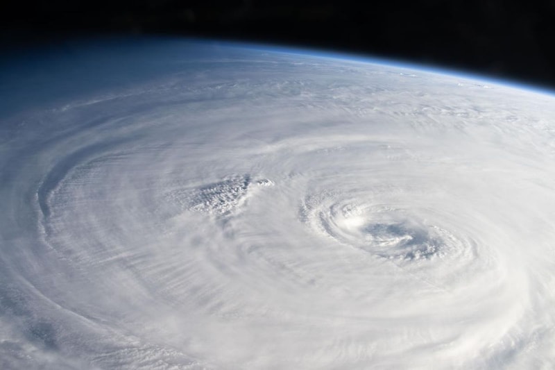 ISS（国際宇宙ステーション）から撮影された台風13号（ドルフィン）