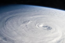ISS（国際宇宙ステーション）からとらえた台風13号（ドルフィン）