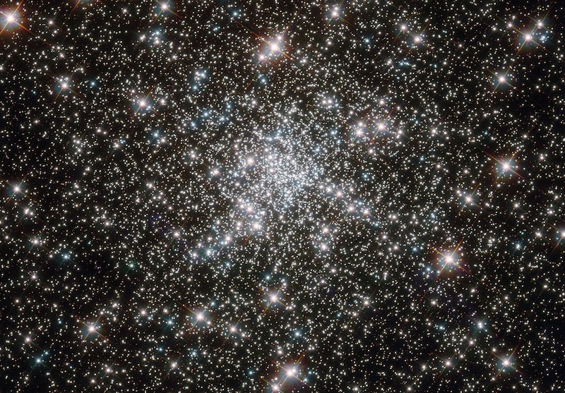 ハッブル宇宙望遠鏡がとらえた球状星団NGC 6752