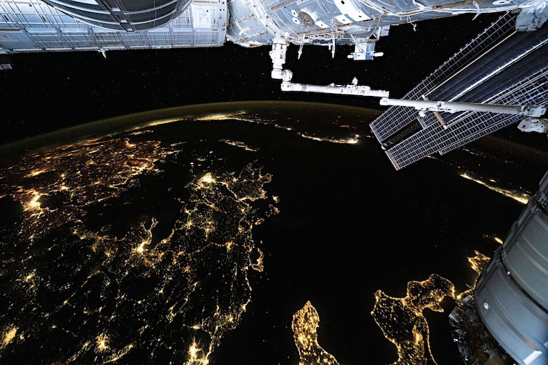 ISS（国際宇宙ステーション）から見たギリシアやトルコの夜景