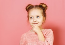 点眼がいい？それともコンタクト？子どもの近視治療の内容についていわみ眼科理事長岩見先生にお伺いしました