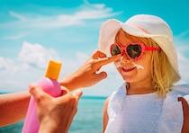 子どもにも日焼け止めって必要？選び方と正しい使い方についてお教えします