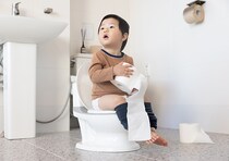 トイレトレーニングが進まないのはうちの子だけ？タイミングや子どもの「真似力」を活用して自信につなげましょう