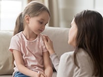 子どもがイライラして怒りっぽい。何を疑う？診療現場での経験を精神科医飯島先生にお伺いしました