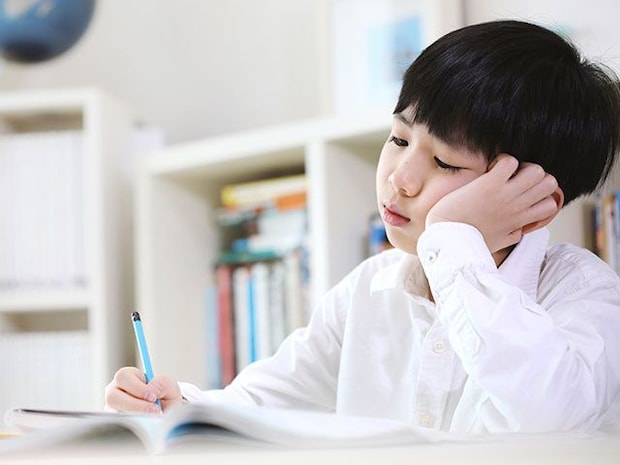 学校に行きたくない子どもにどう向き合えばいい？クリニック院長安達先生にお伺いしました