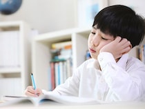 学校に行きたくない子どもにどう向き合えばいい？クリニック院長安達先生にお伺いしました