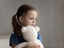 子どもへの愛情が不足していると悩む前に。愛着障害について精神科医飯島先生にお伺いしました