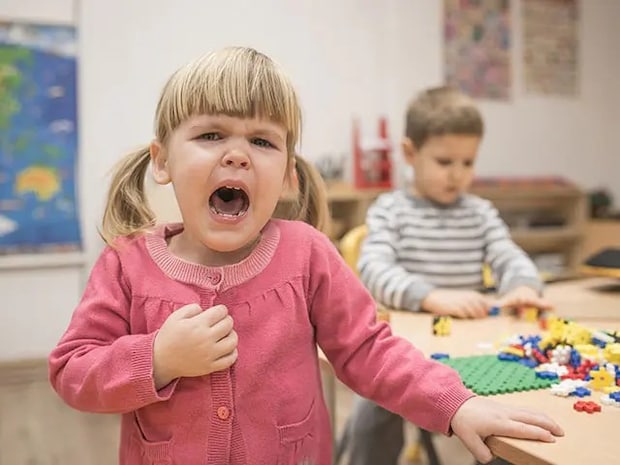 子どものマウントは大人とは違うの?心理と対応方法について幼稚園園長の視点から解説します