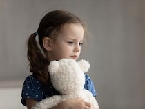 子どもへの愛情が不足していると悩む前に。愛着障害について精神科医飯島先生にお伺いしました