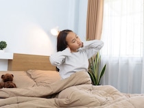子どもが寝違えたら何科に行けばいい？受診の目安をクリニック院長中谷創先生に伺いました