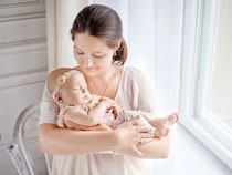 マミーサムって知ってる？育児中の手首や指の痛みについてクリニック理事長林裕章先生に伺いました