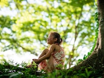 【外科専門医が解説】子どもが外遊びを安心して楽しむために、家族で知っておきたいマダニ対策