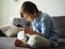 【整形外科医監修】子どもの姿勢が悪くなる原因と今すぐできる改善習慣４選