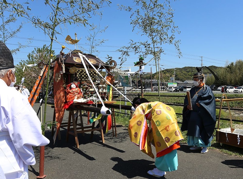 御旅所に鎮座する神輿。遠州横須賀三熊野神社大祭