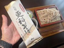 あの山本が “七割” だと…？【家そば放浪記】第282束：クイーンズ伊勢丹で買った、山本食品『そば粉70％ 伝統の更科そば』355円（1人前178円）