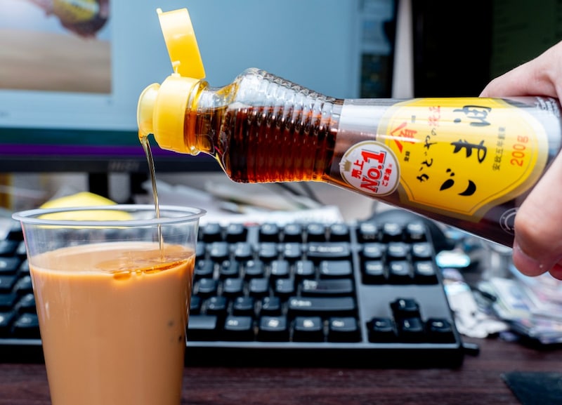 【えっ?】かどや製油、驚異的なミルクコーヒーの飲み方を公開!! ごま油+ミルクコーヒーは本当にうまいのか?