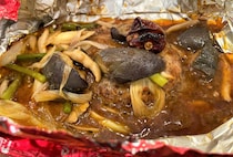 ココスの『しび辛！四川麻婆の包み焼きハンバーグ』は体中にパワーがみなぎる逸品!! 追い山椒で好みの辛さに調節も可能だっ！