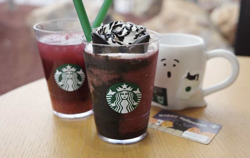 猫耳だとっ…!?? スタバの新作『アサイーベリーフラペチーノ』が最強過ぎる件について / お店の装飾も最高