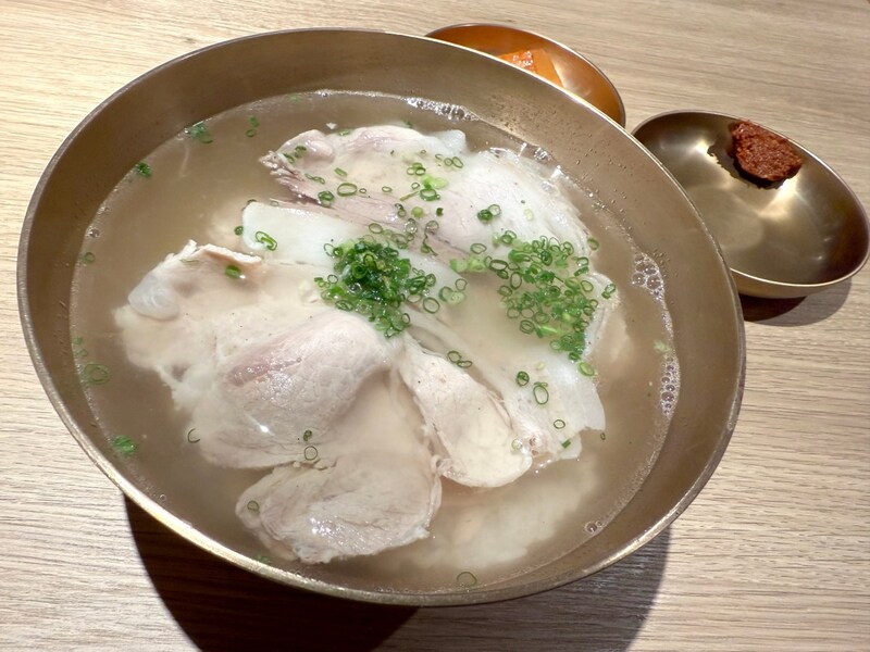 【小声】新大久保のコムタンスープ専門店『オクドンシク』が穴場かもしれない / 韓国で7連続ミシュランビブグルマン獲得の有名店