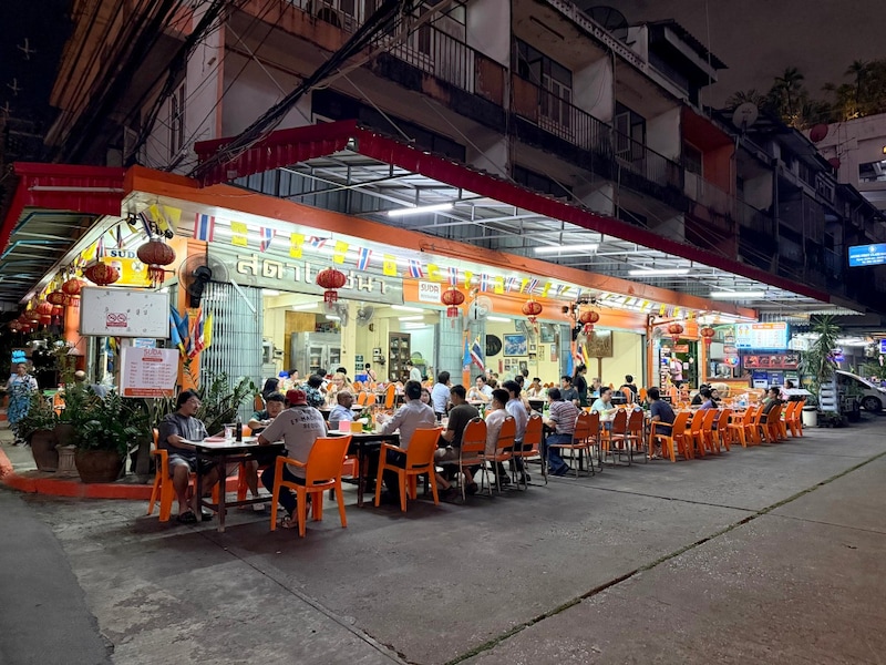 【保存推奨】現地ではこんな店に行きタイ！ バンコクの「スダーレストラン」が最高すぎるから全力でオススメしタイ!!