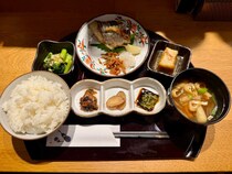 【麻布十番駅1分】旅館の朝ごはんが食べられる「あみ城」の朝定食（1400円）が豪華すぎて通いたい / 朝サウナと組み合わせれば完全にキマる